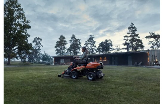 Райдер Husqvarna R 216T AWD